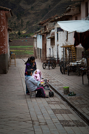 Family Pisac Peru