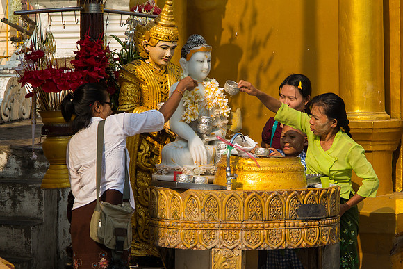 Water Cleansing Shwedagon Pagoda Yangon