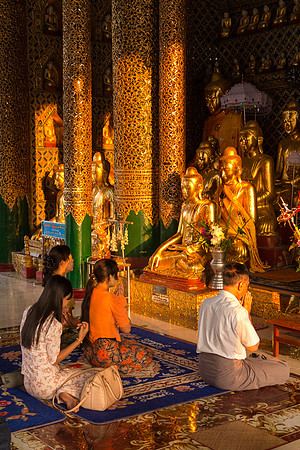 Evening Prayers Shwedagon Pagoda Yangon