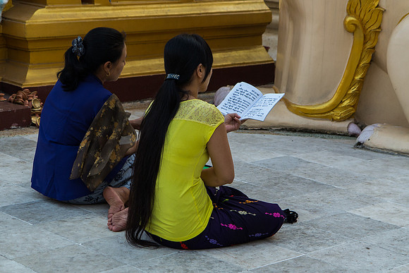 Worshippers Sule Pagoda Yangon